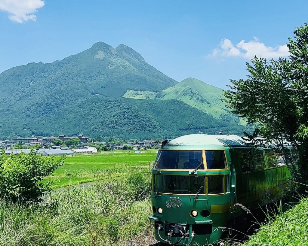 湯布院を走るJR久大本線