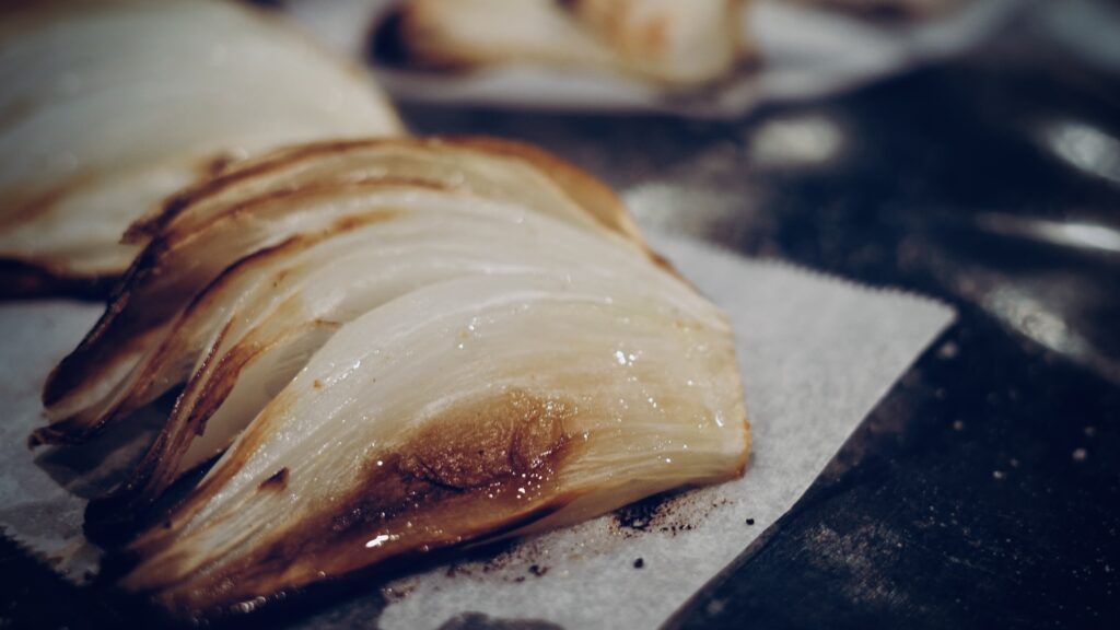 低温で火入れする玉ねぎ