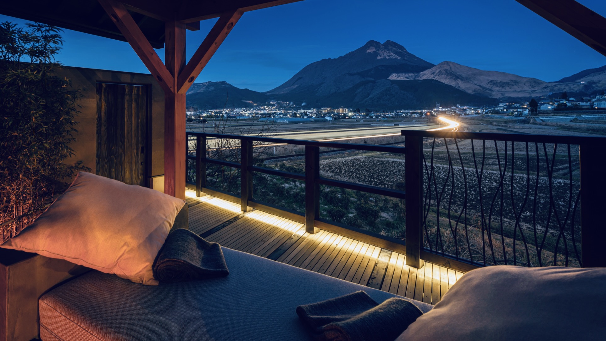 東屋から望む湯布院の景色